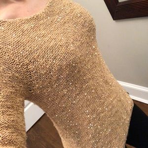 Great flattering sweater!!!